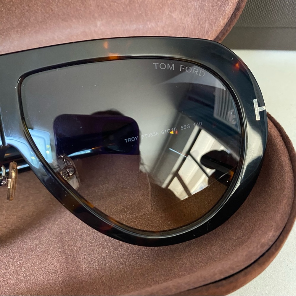 Tortoise Shell Gradient Aviator Sunglasses - image 9